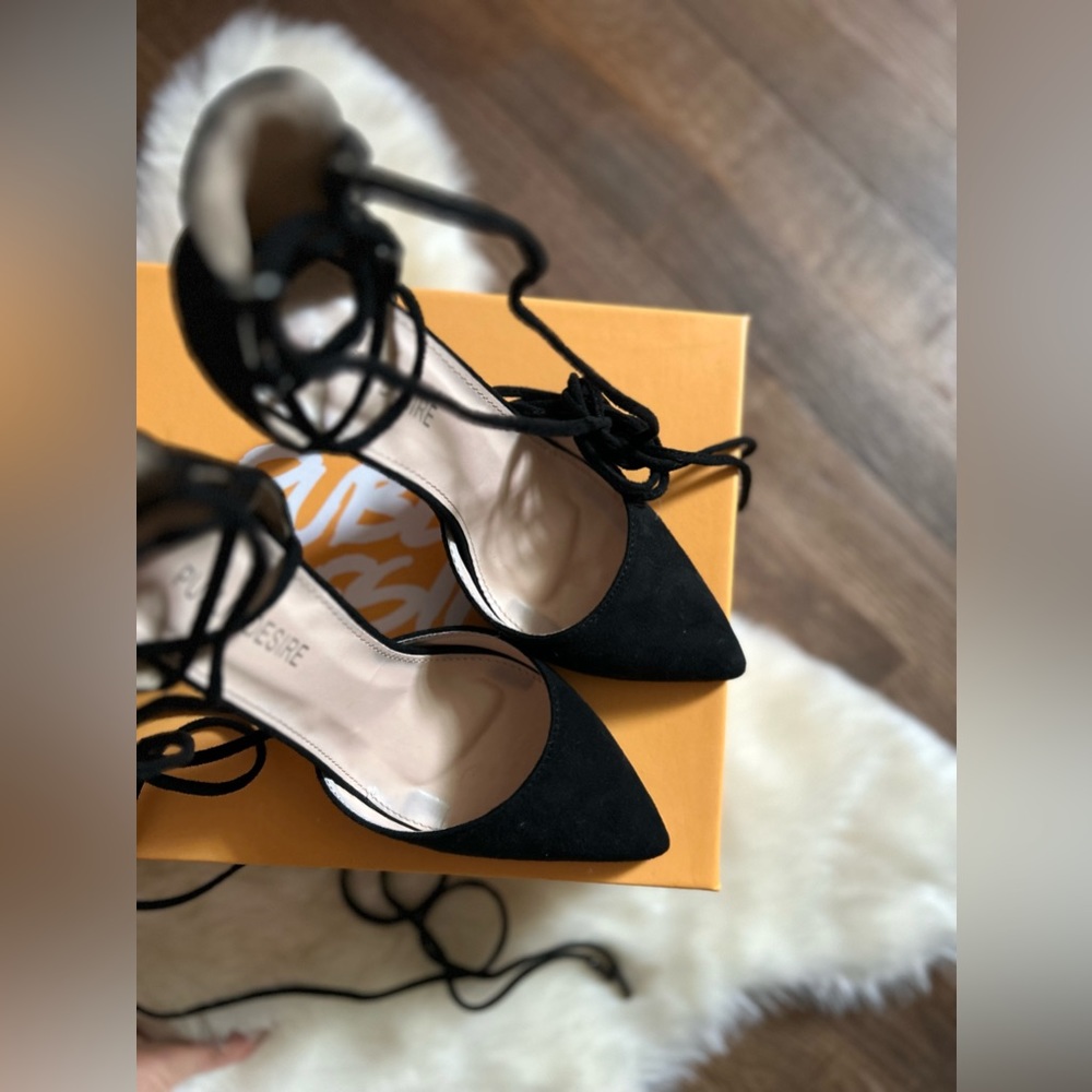 Pointed stiletto black heels